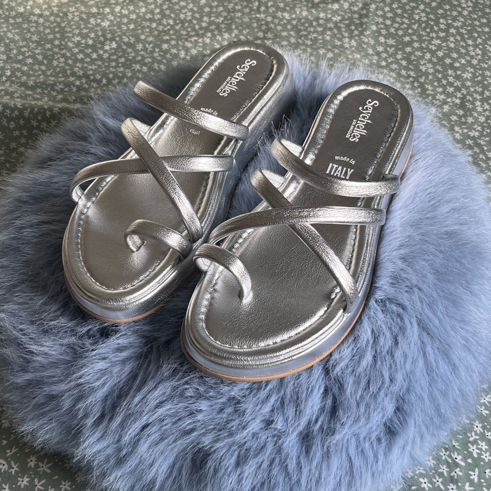 Seychelles Rule The World Sandals in Silver - Size 9